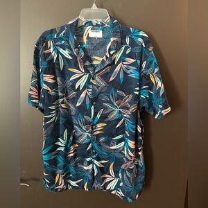 Old Navy Men's Tropical Print Short Sleeve Shirt